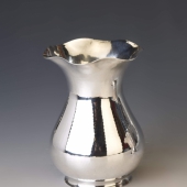 Ezüst modern váza