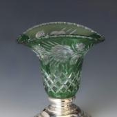 Sötétzöld ezüst talpú kristály váza